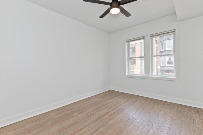 Foto del edificio - 2465 N Lincoln Ave