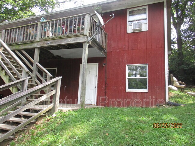 Building Photo - 216 S Winchester Ave