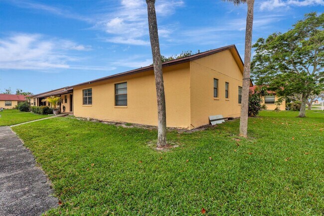Foto del edificio - 468 Glenwood Dr