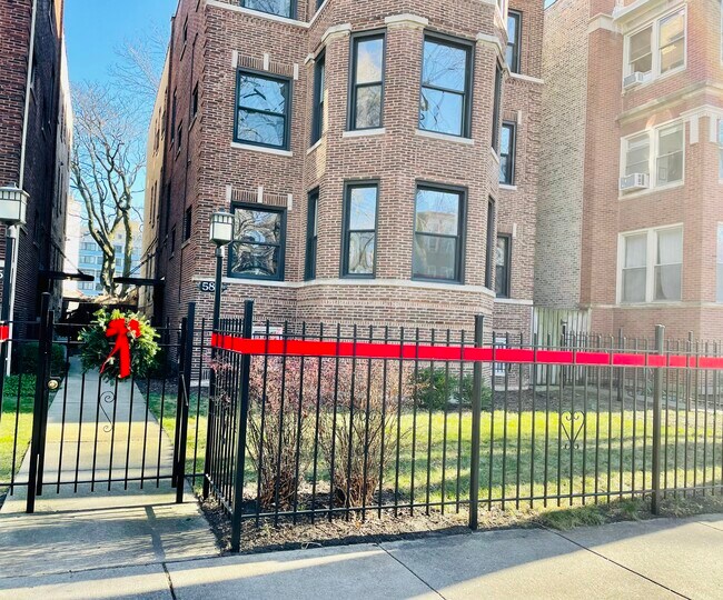 Foto del edificio - 5811 N Winthrop Ave