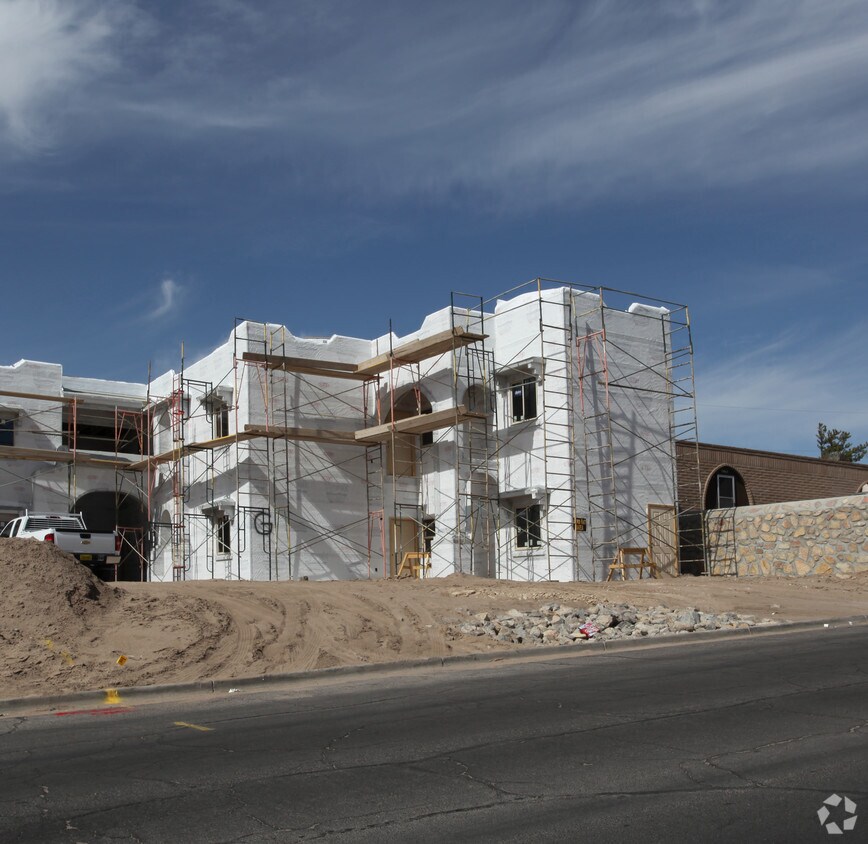Building Photo - Majestic Ridge Apartments