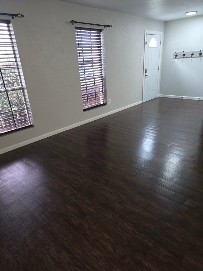 Living - 465 Longmeadow St