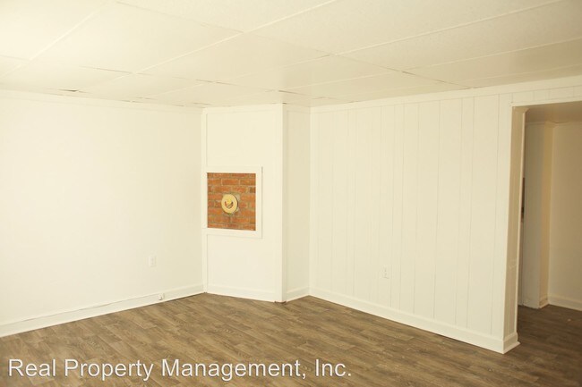 Building Photo - 406 Hedge St