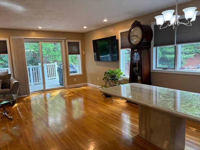 Foto del edificio - 701 Sherwood Forest Ln