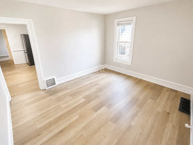 Foto del edificio - 688 Sherman | Inviting Home With A Clean Modern Interior
