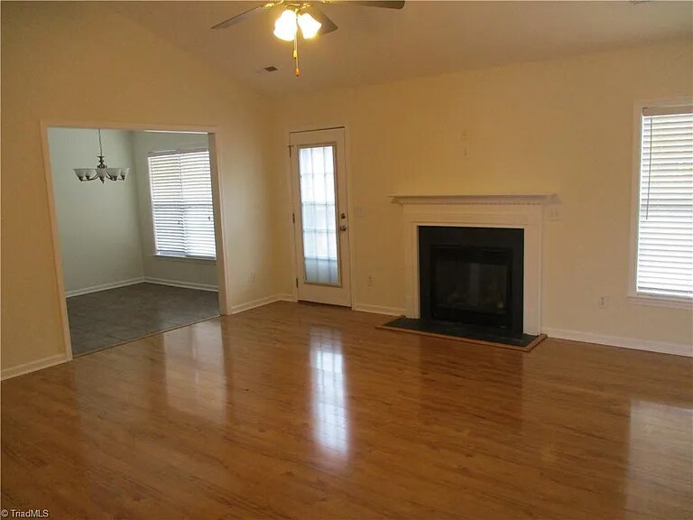 Building Photo - 921 Big Creek Ct