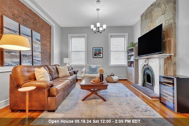 Primary Photo - 251.5 York St