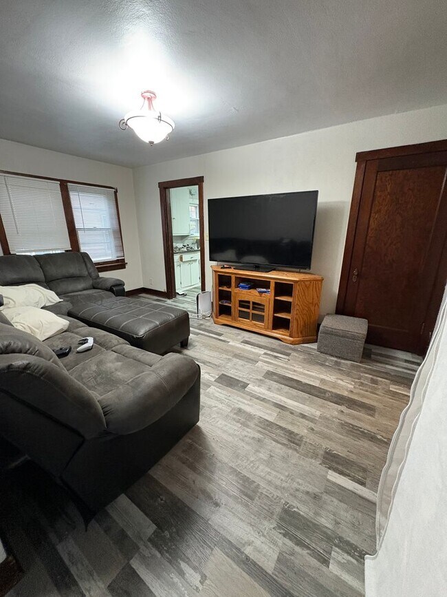 Foto del edificio - Centrally located 3 Bedroom, 1 Bathroom Ap...