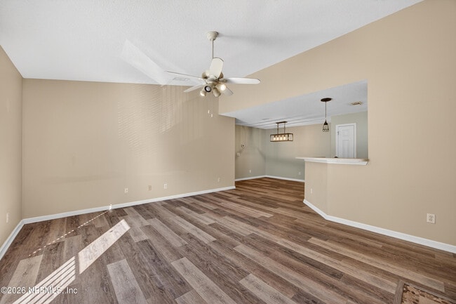 Building Photo - 13727 Richmond Park Dr N
