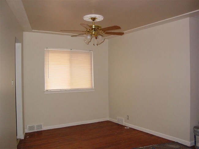 Building Photo - 23070 Parklawn St
