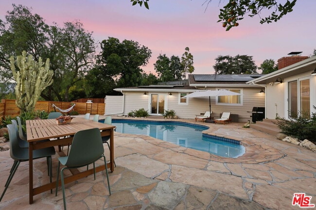 Building Photo - 107 Alto Dr