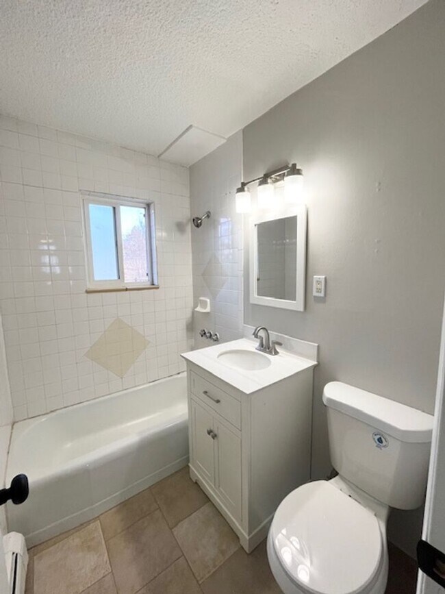 Building Photo - Beautiful one bedroom in a central location!