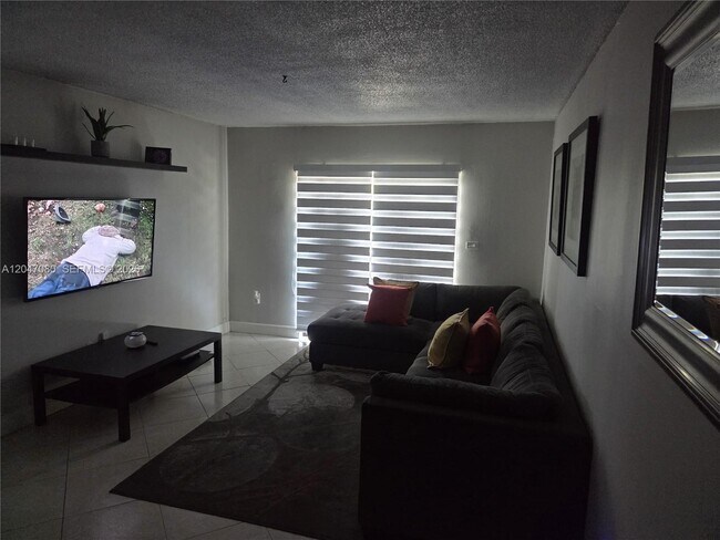Foto del edificio - 4265 NW S Tamiami Canal Dr