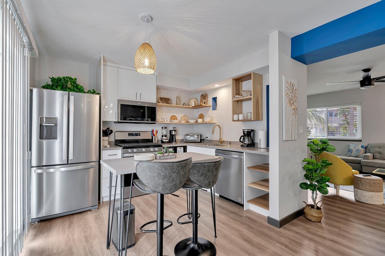 Palm View Village Apartments in Torrance, CA