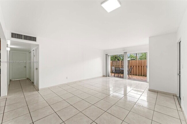 Foto del edificio - 4300 NW 79th Ave