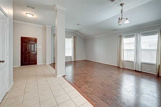 Foto del edificio - 1807 Hidden Breeze Dr