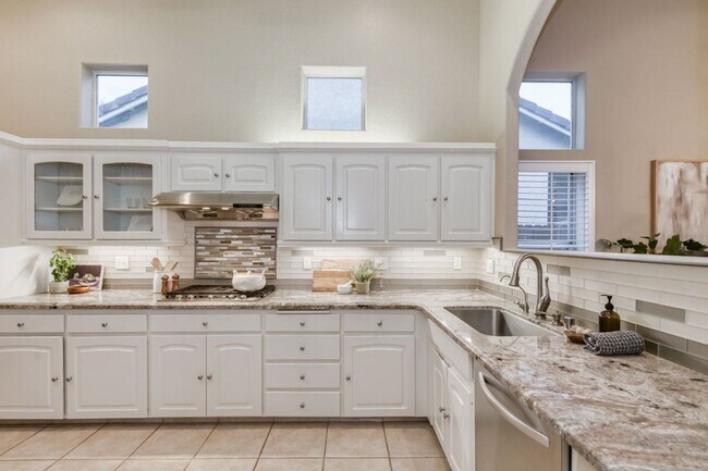 Foto del edificio - Impressive 4 Bedroom 2.5 Bath home with Po...