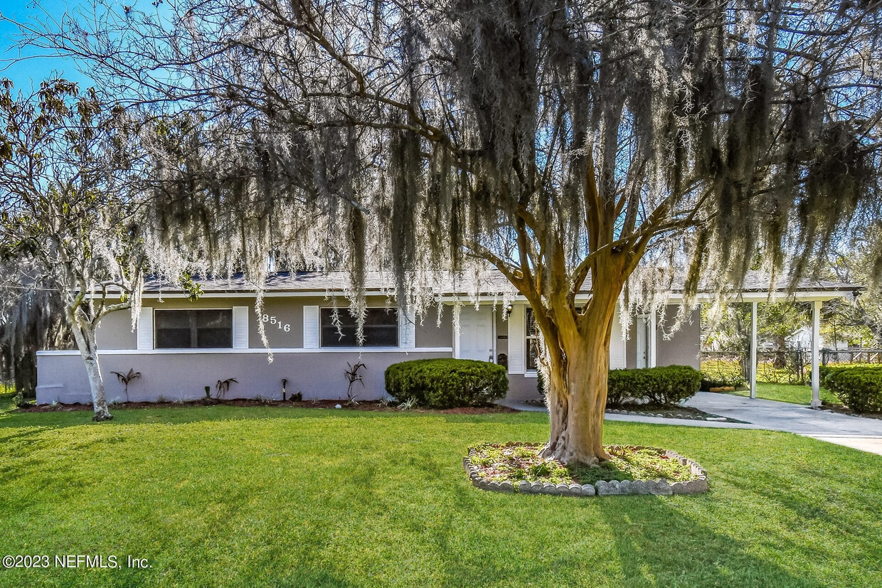 Foto principal - 8516 Bermuda Rd