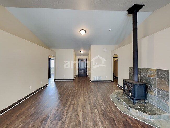 Building Photo - 448 West Melling Way