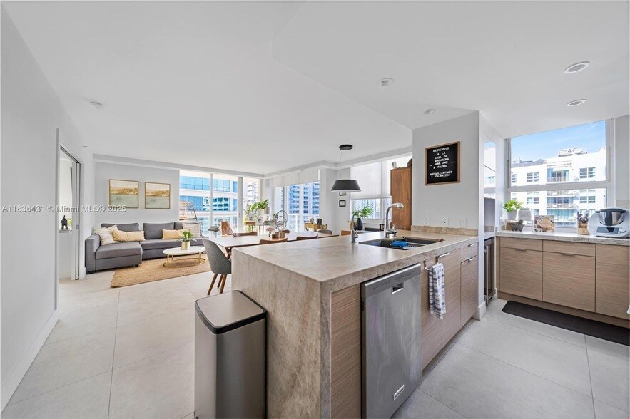 Foto principal - 1155 Brickell Bay Dr