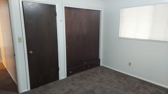 Building Photo - 650 W 800 N
