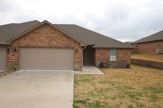 Building Photo - 6329 Villa Rosa Way