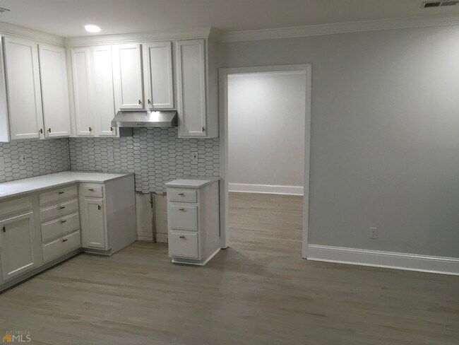 Building Photo - 402 Collier Ridge Dr NW