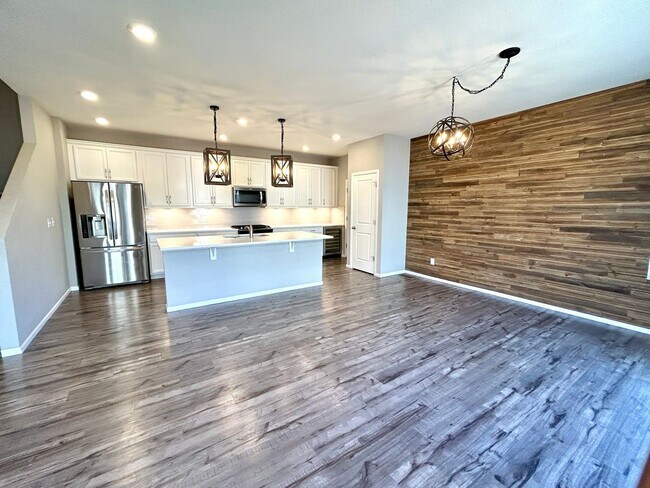 Foto del edificio - Better Than New! Stunning 4-year old Home with High-End Finishes & 2 Car Garage