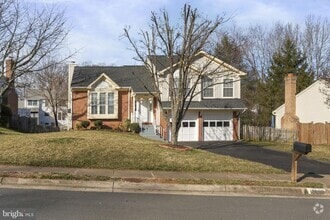 Building Photo - 14690 Stratford Dr