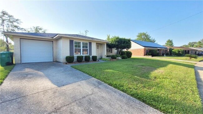 Building Photo - 1540 Wildwood Ln
