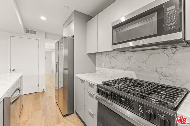 Building Photo - 1750 N Van Ness Ave