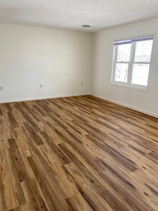Foto del edificio - 12681 Back Creek Valley Rd