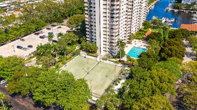 Building Photo - 3200 Port Royale Dr S