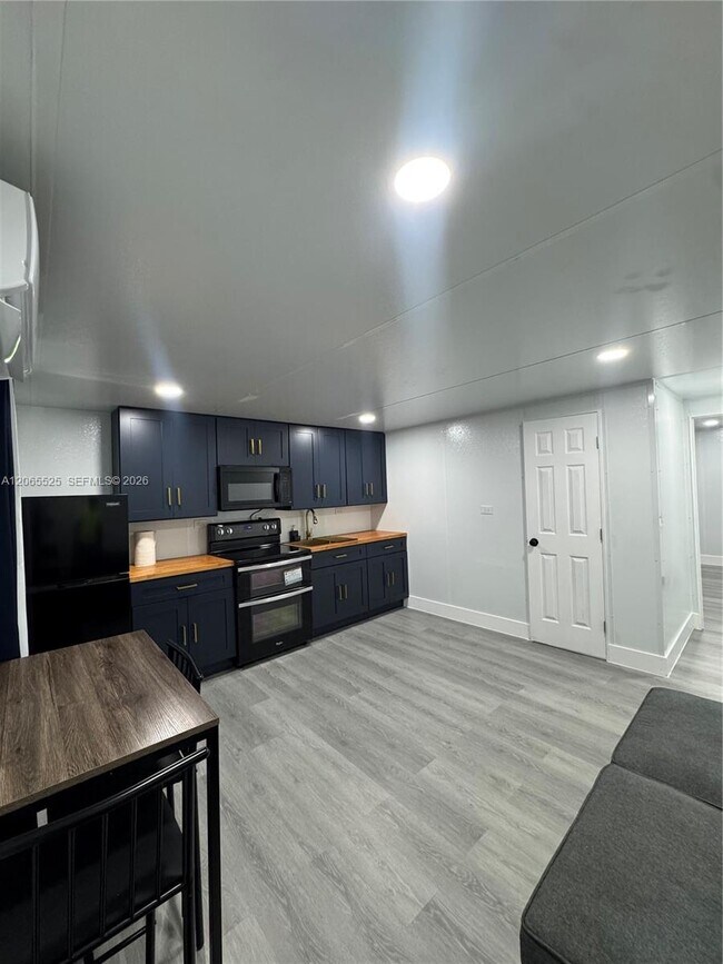 Foto del edificio - 2461 NW 14th St