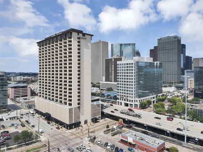 Foto del edificio - 2016 Main St