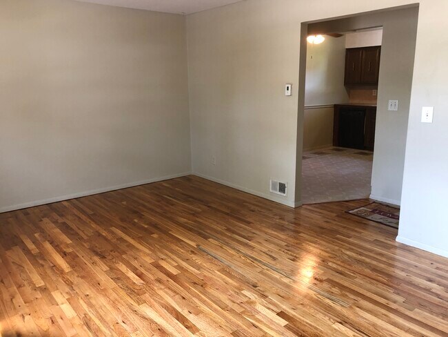 Building Photo - 68 Draper Plz