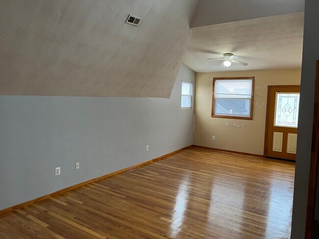 Building Photo - 516 Broadway