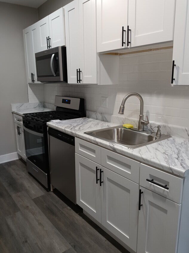 Foto principal - 12962 Clifton Blvd