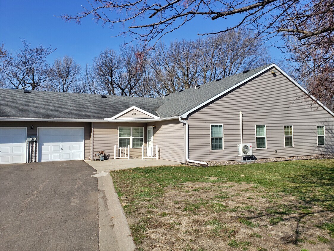 705 Shoreline Dr, Howard Lake, MN 55349 Townhome Rentals in Howard