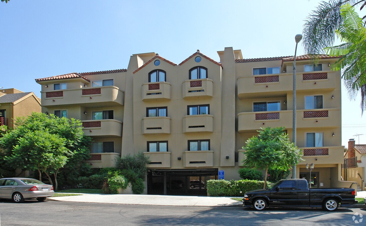 Primary Photo - 822 N Croft Ave