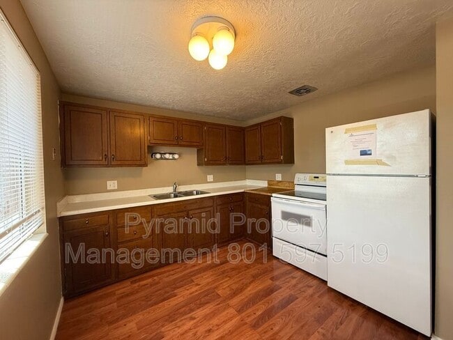 Foto del edificio - 1495 S 200 E