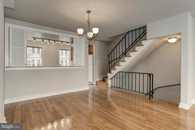 Foto del edificio - 2531 Queen Annes Ln NW