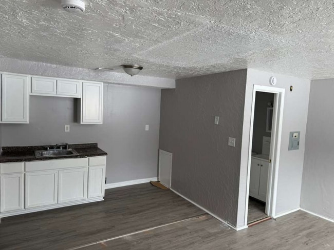 Building Photo - 15112 Euclid Ave