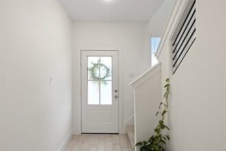 Building Photo - 18814 River Overlook Ct