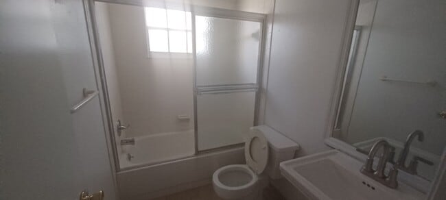Building Photo - 454 Fairways Cir