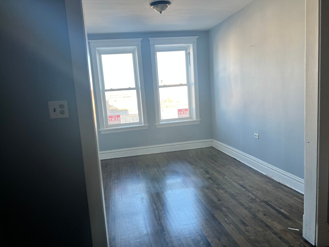 Living Room - 3409 W North Ave