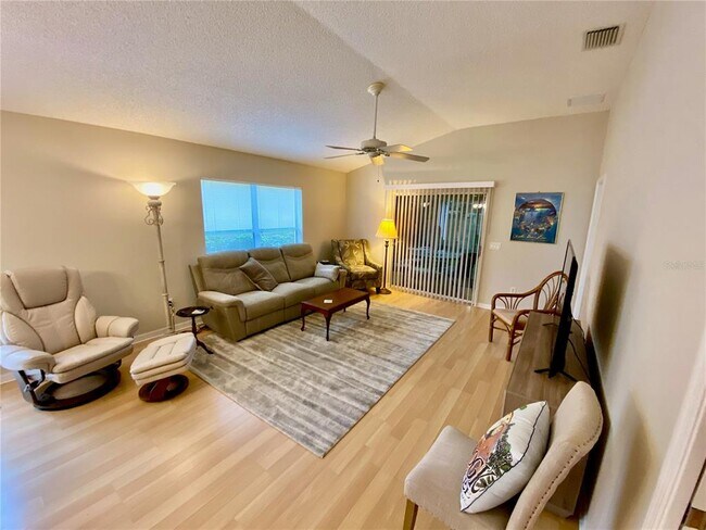 Foto del edificio - 1534 Lime Grove Ln