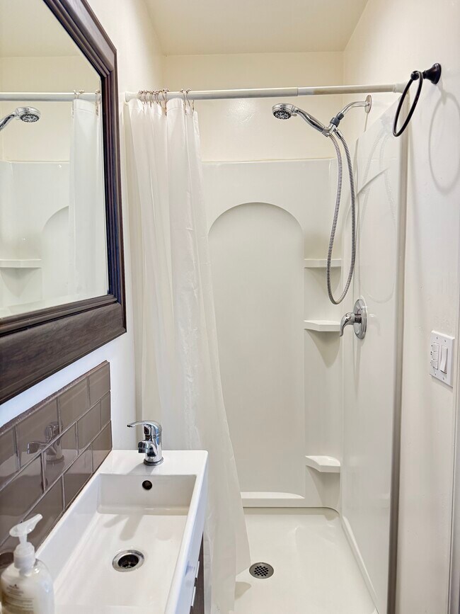 Foto del edificio - 313 S Rios Ave