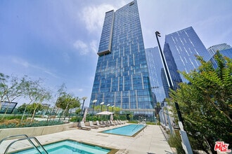 Building Photo - 889 Francisco St