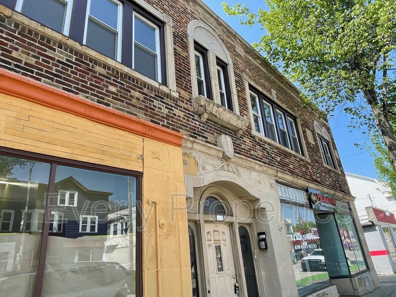 5911 W Burnham St Unit A, West Allis, WI 53219 Condo for Rent in West